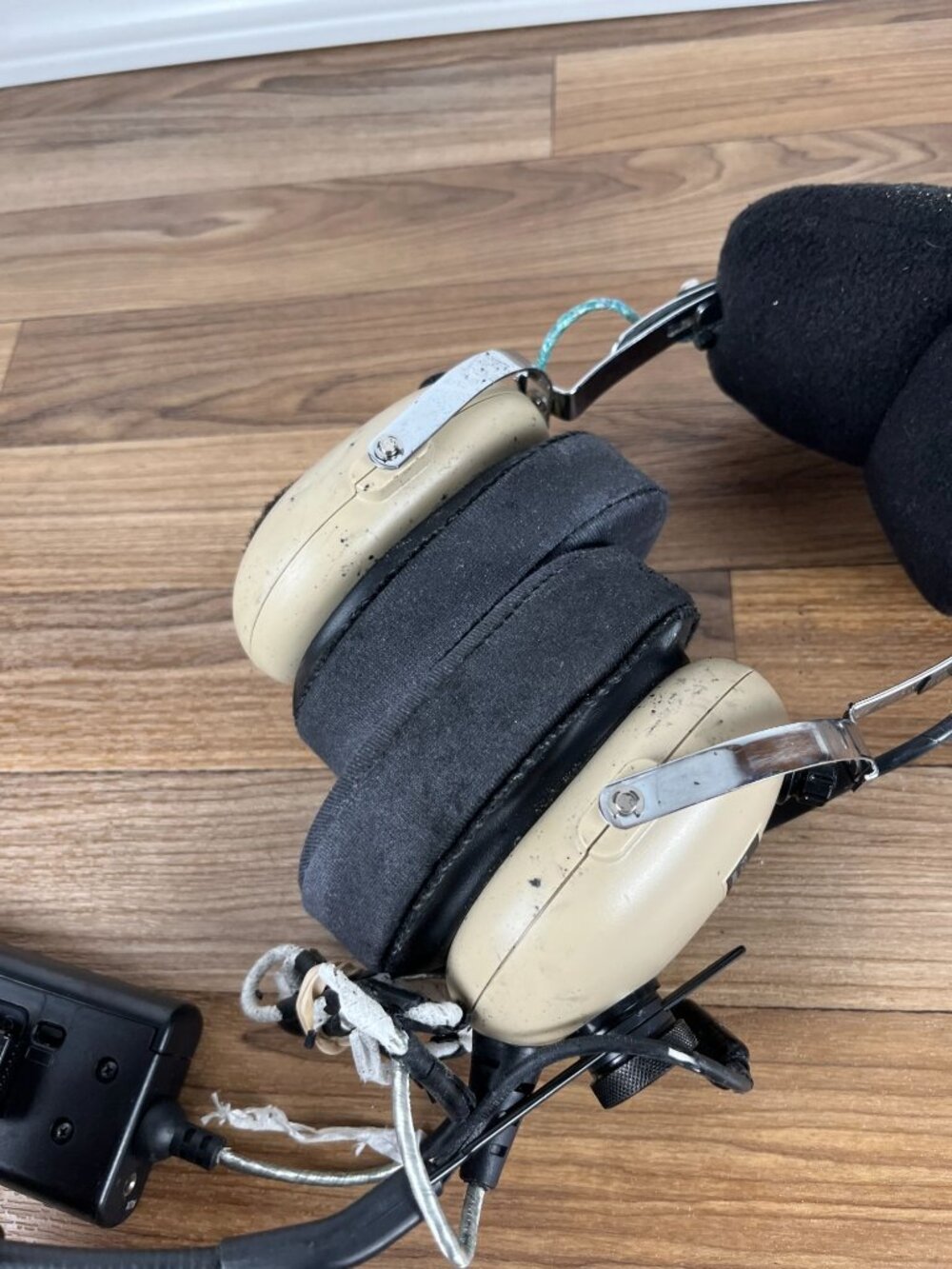 E-13 ANR Flightcom Military Headset With Case And Manual E13 UNtested AS-IS - Picture 9 of 16